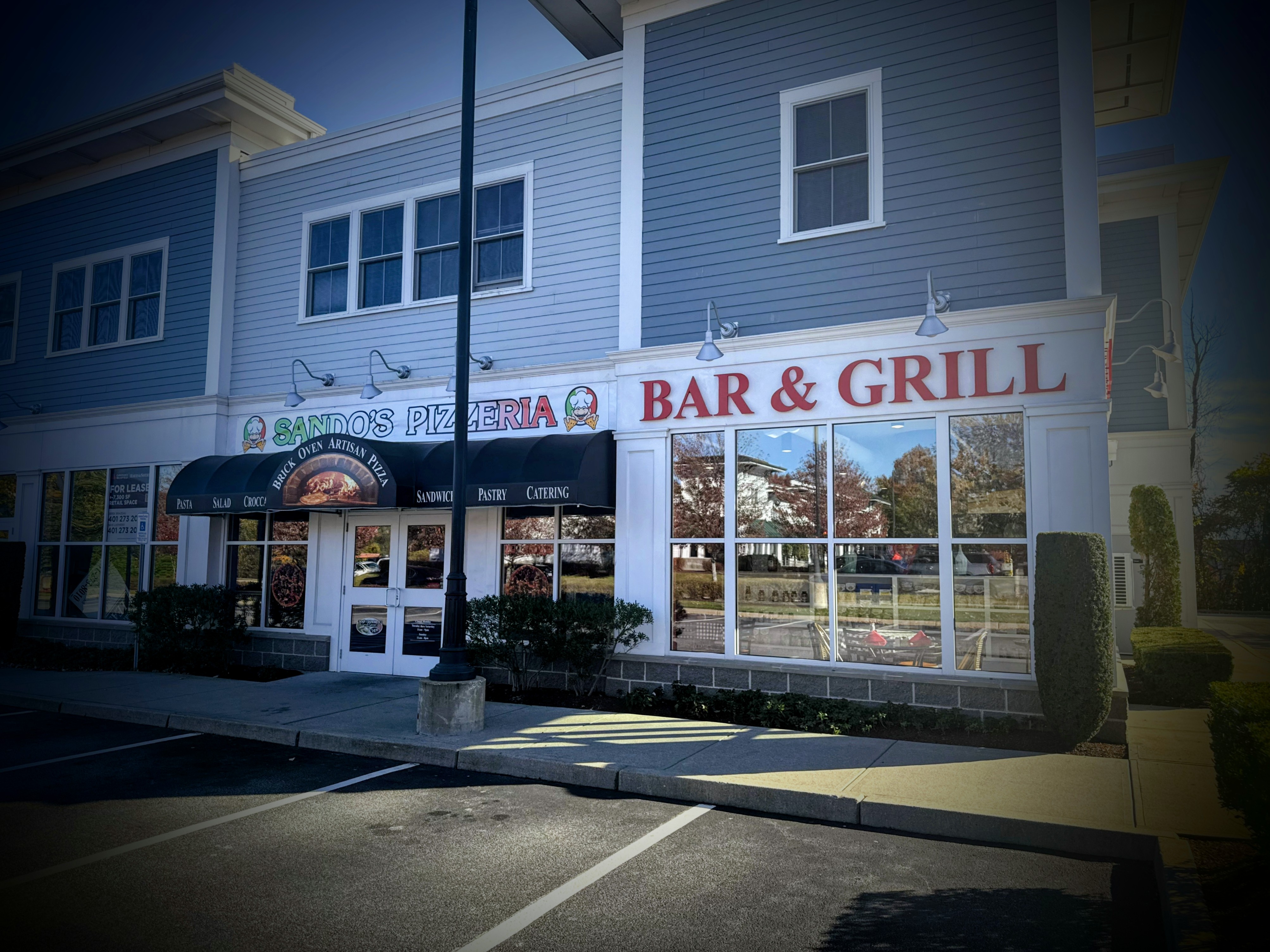 Sando's Pizzeria Bar & Grill Storefront